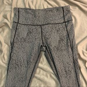 Black & While Lululemon leggings